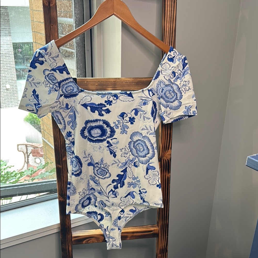 Express Body Contour Floral Stretch Cotton Square Neck Bodysuit - Picture 3 of 8